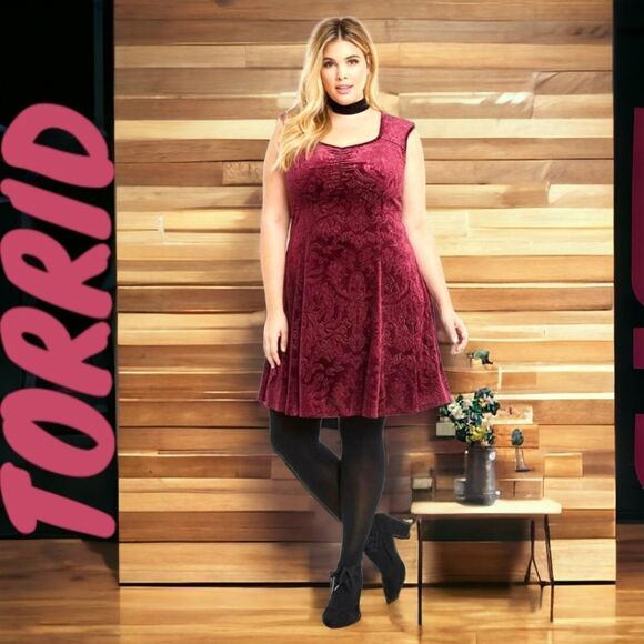 TORRID EMBOSSED Skull Velvet Baroque Sweetheart Neckline WITCHYCORE Dress M/L - Picture 3 of 14